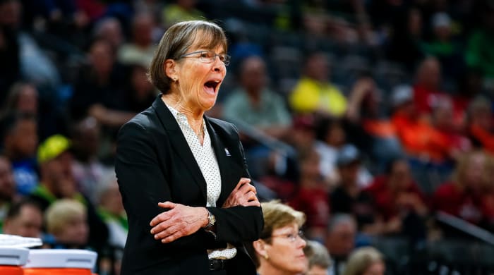 tara-vanderveer-stanford-ties-pat-summit-wins-record